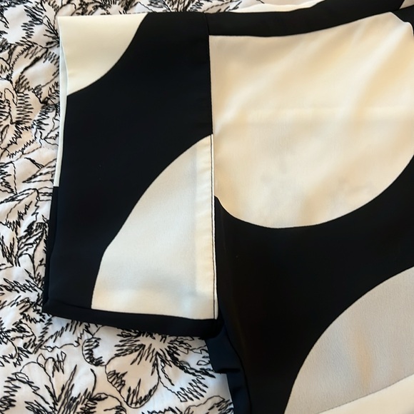 ⚫️ Worthington black & white top - Picture 15 of 17